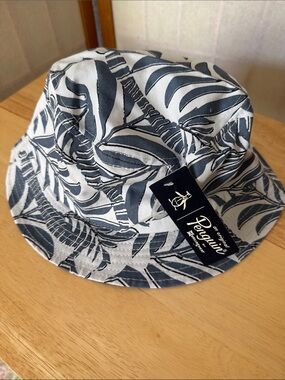 Penguin by Munsingwear Palmprint Bucket Hat OSFM